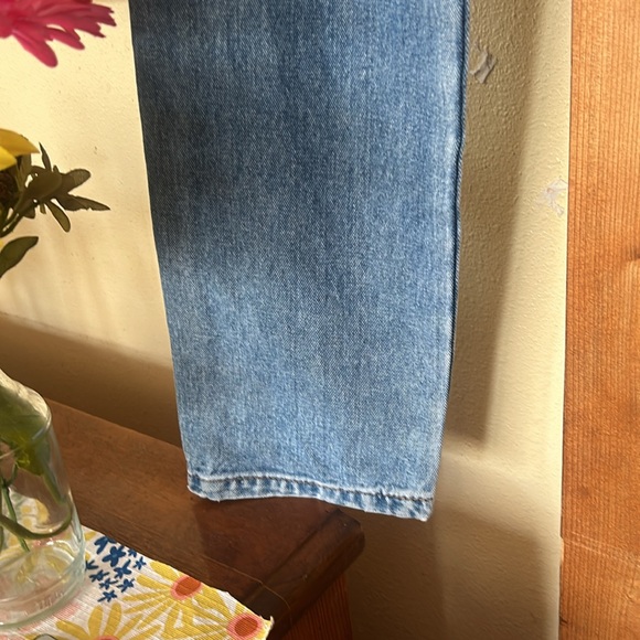 Women’s wrath pleat detail straight leg jeans - Picture 6 of 8